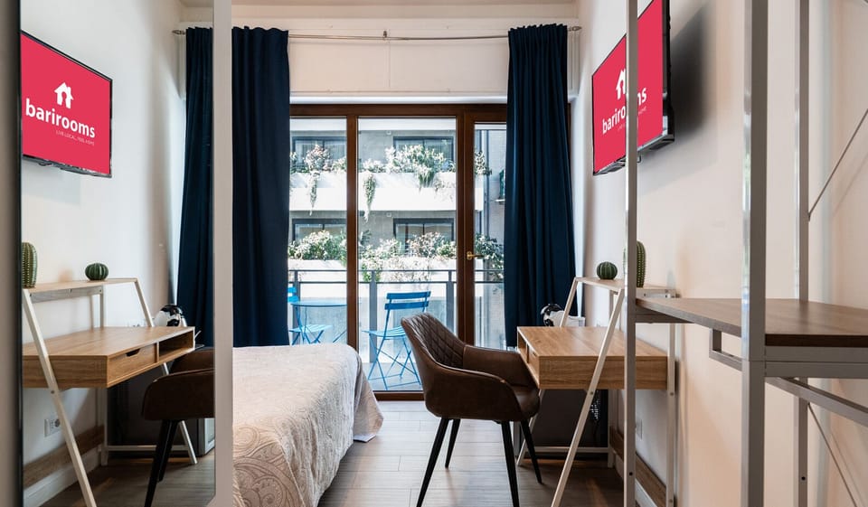Double Room | In-room safe, desk, soundproofing, iron/ironing board