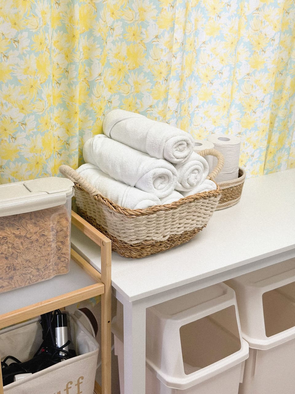 Double Room, 2 Double Beds (non-Korean nationals only) | Living area | 81-cm flat-screen TV with satellite channels