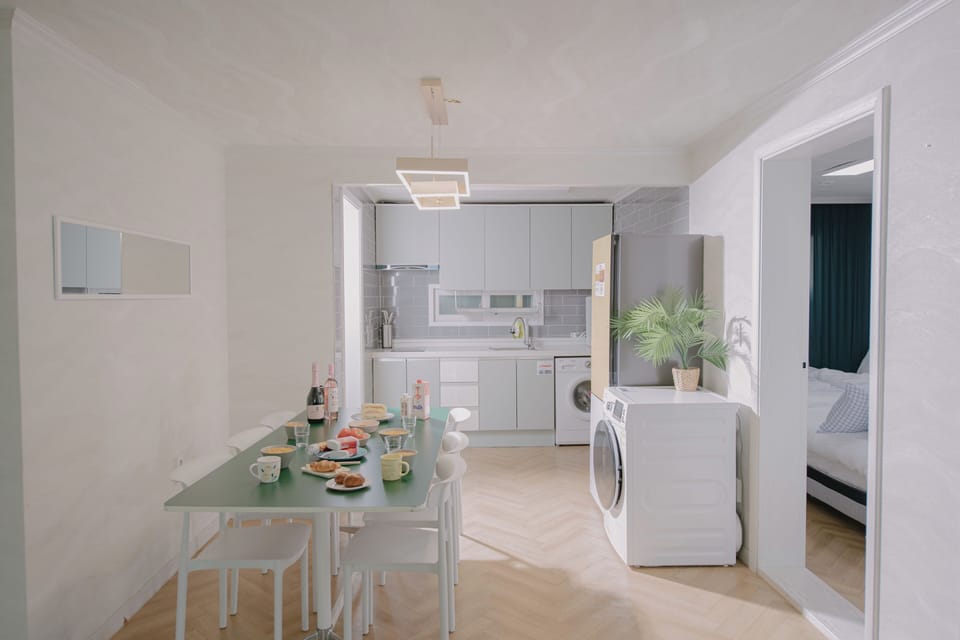 Suite (non-Korean nationals only) | Private kitchen | Fridge, microwave, stovetop, cookware/dishes/utensils