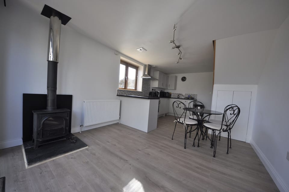 Chalet | Private kitchen | Fridge, microwave, oven, stovetop