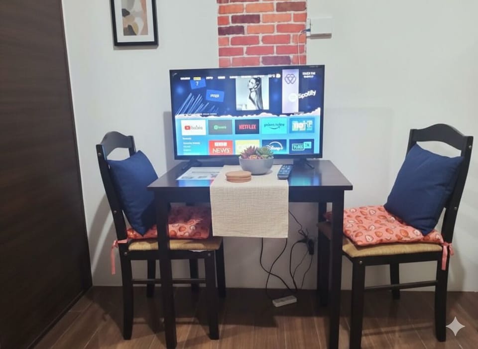 Apartment, City View | In-room dining