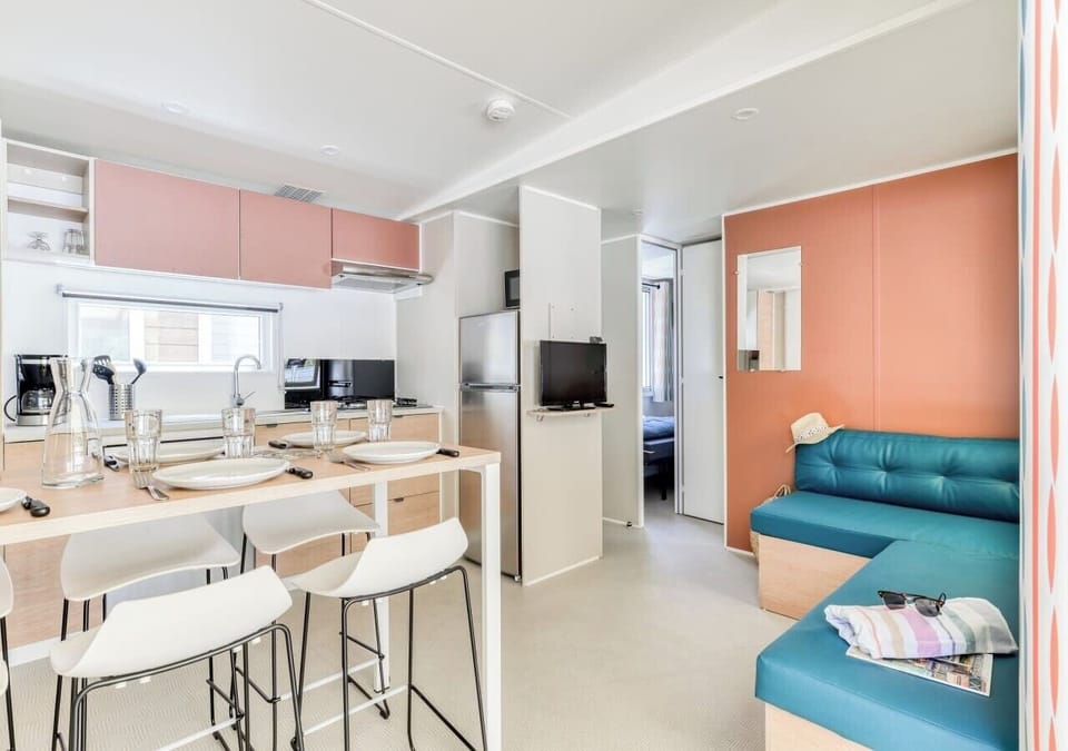 Premium Mobile Home, 3 Bedrooms | Living area