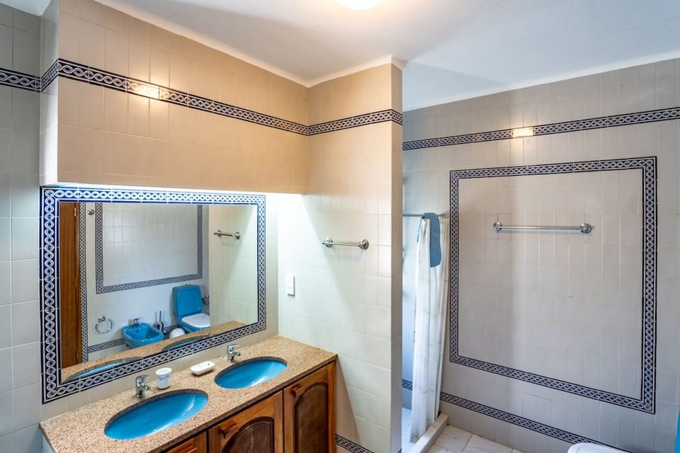 Joana Stunning Villa IS A 10 MIN Walk TO THE BEA Villa in Carvoeiro