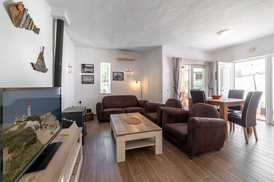 C22 Quinta do Paraiso Superbly Appointed AND FUR House in Carvoeiro