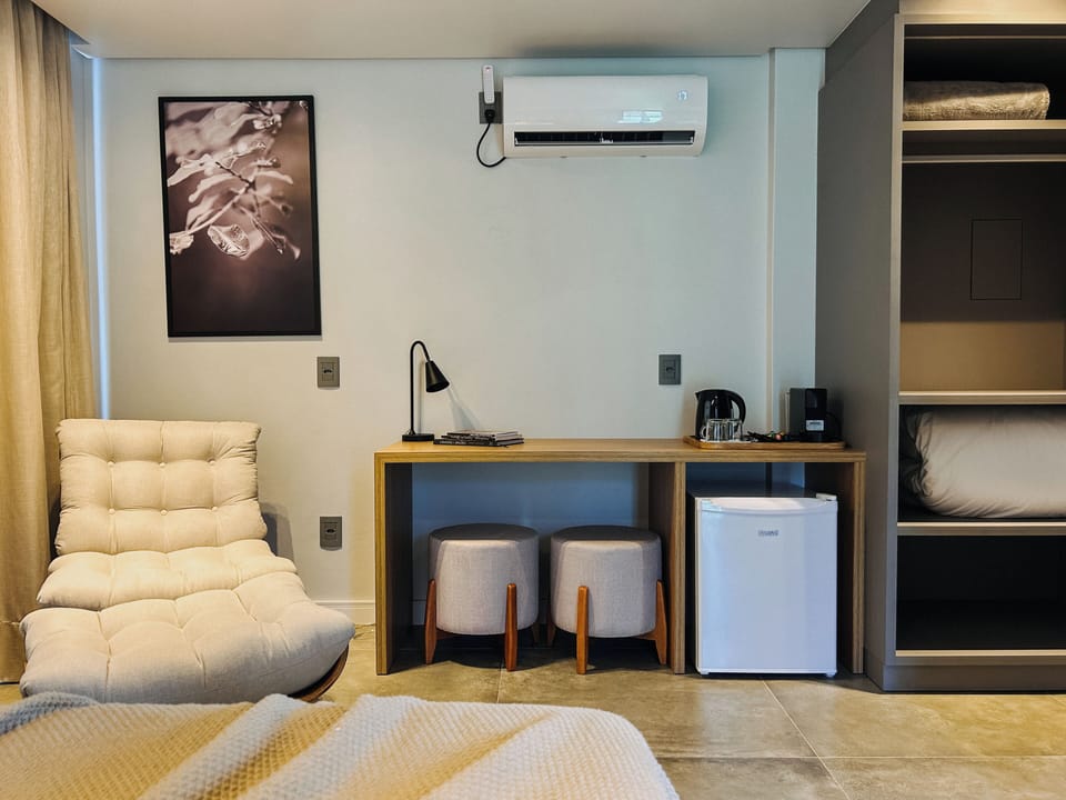 Deluxe Suite, Balcony, Courtyard View | Interior