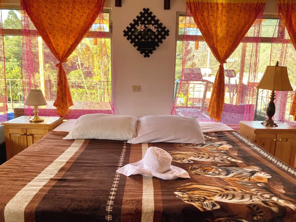 Desk, cribs (surcharge), WiFi (free), bed sheets
