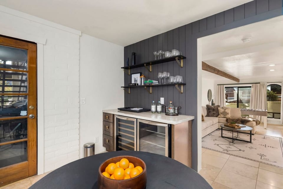 House | 4 bedrooms, desk, Internet
