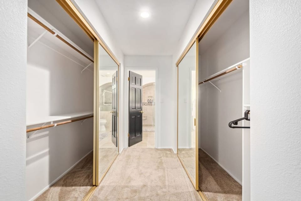 House | 5 bedrooms, high-speed internet