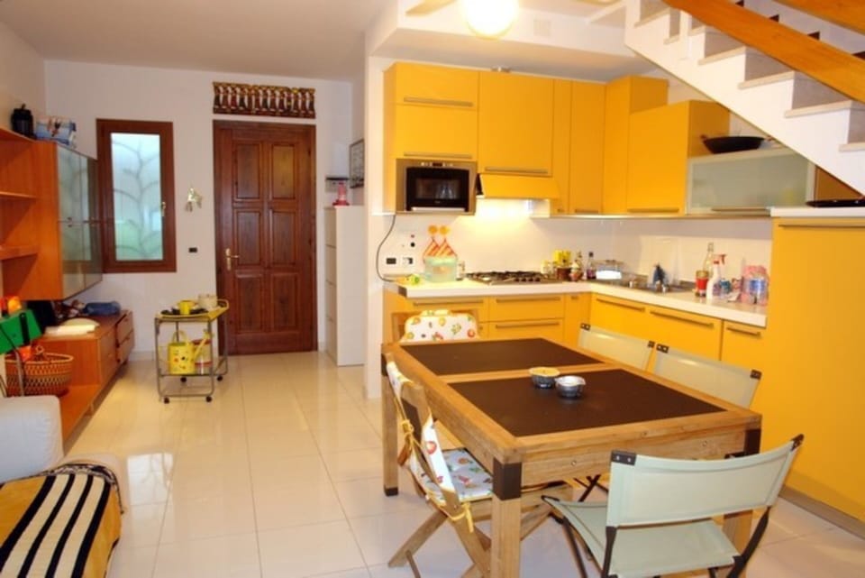 Villa, 3 Bedrooms, Balcony, Garden View | Interior