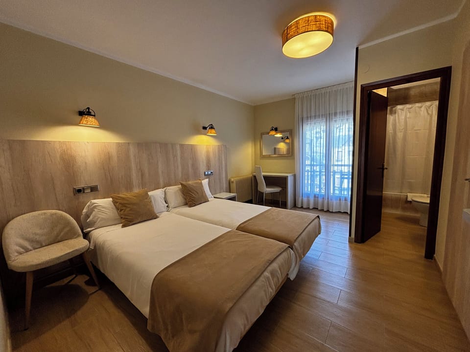 Twin Room, River View | Desk, laptop workspace, free WiFi