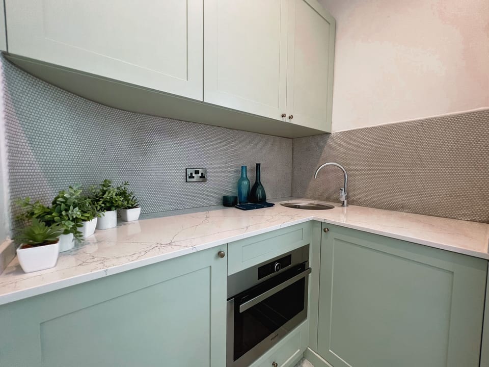 Apartment, Balcony, Sea View | Private kitchen | Fridge, microwave, oven, stovetop