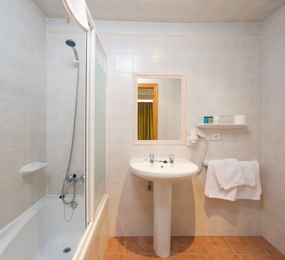 Bathtub, free toiletries, hair dryer, towels