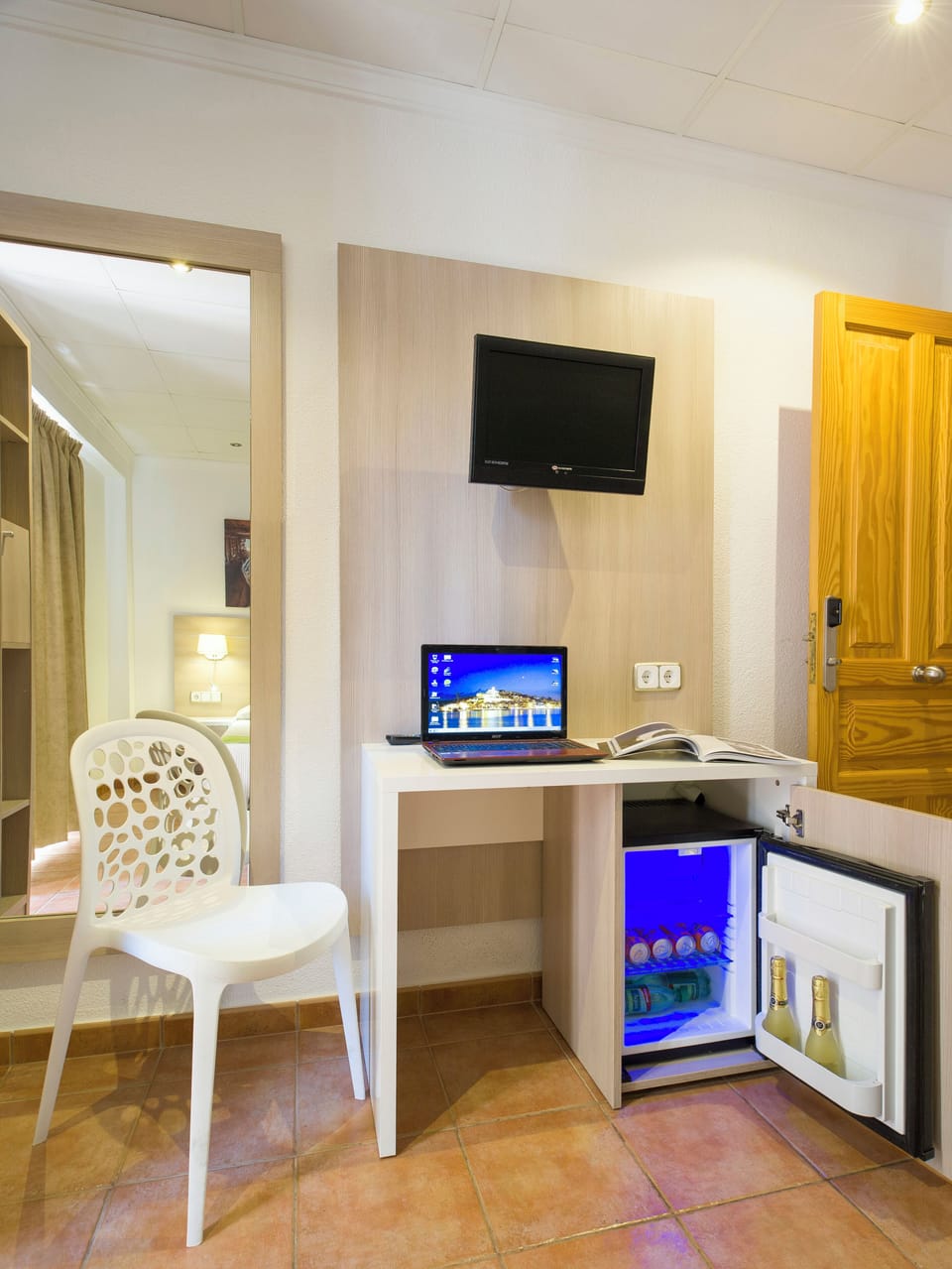 Triple Room | Minibar, in-room safe, desk, laptop workspace