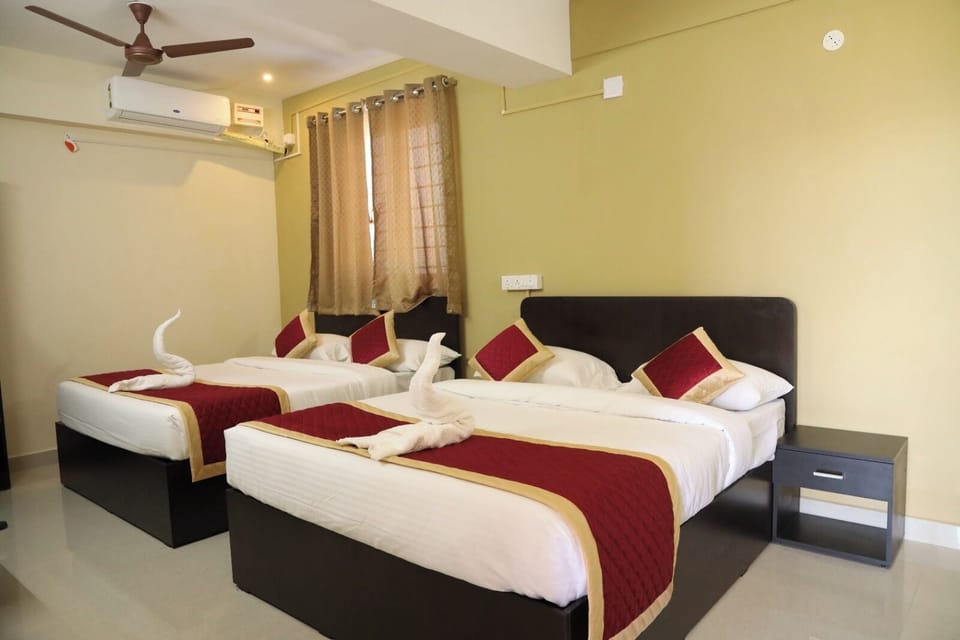 Family Room | Hypo-allergenic bedding, desk, free WiFi, bed sheets