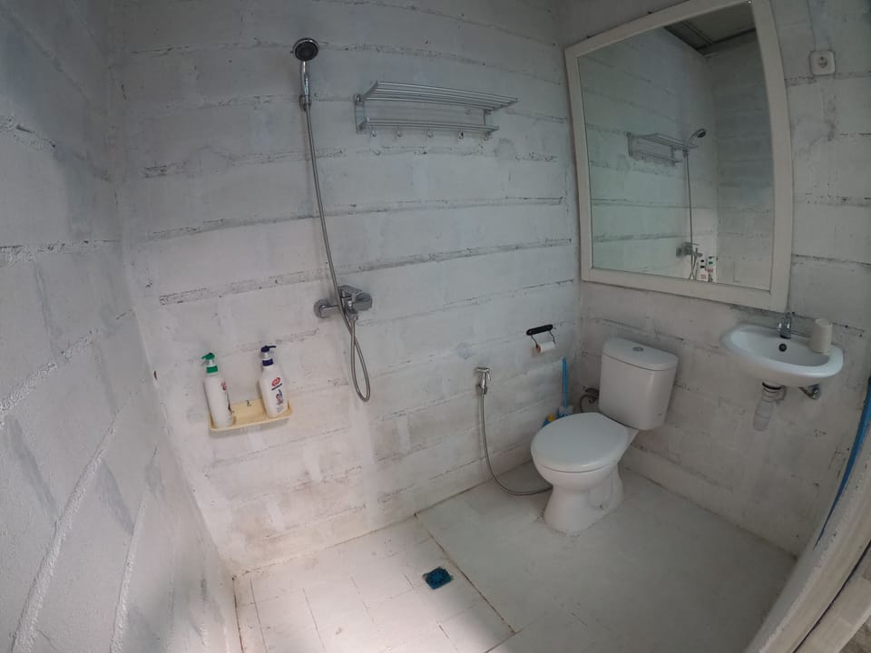 Comfort Triple Room, Balcony, Garden View | Bathroom | Shower, bidet, towels, soap