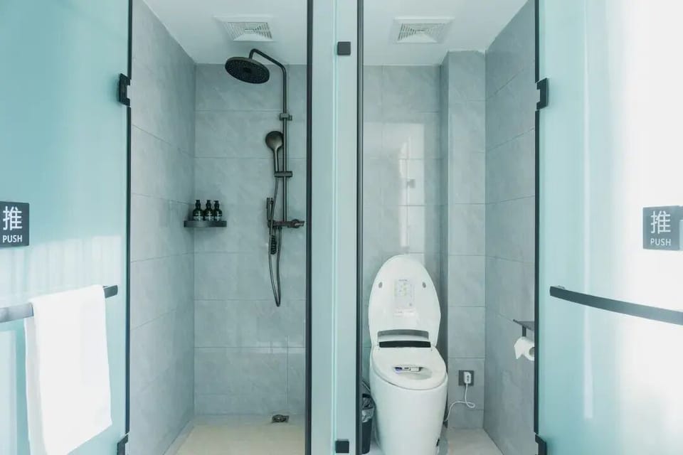 Basic Double Room | Bathroom | Shower, free toiletries, hair dryer, towels
