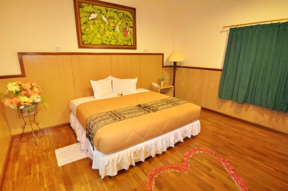 Deluxe Room | Minibar, in-room safe, desk, rollaway beds (surcharge)