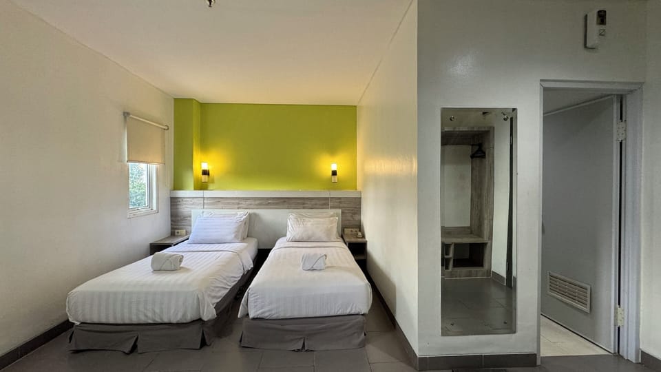 Deluxe Twin Room | Premium bedding, in-room safe, desk, soundproofing
