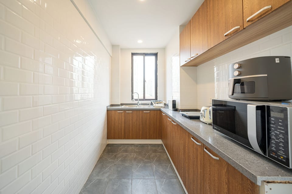 Comfort Apartment, 4 Bedrooms, Non Smoking | Private kitchen | Shared fridge, microwave