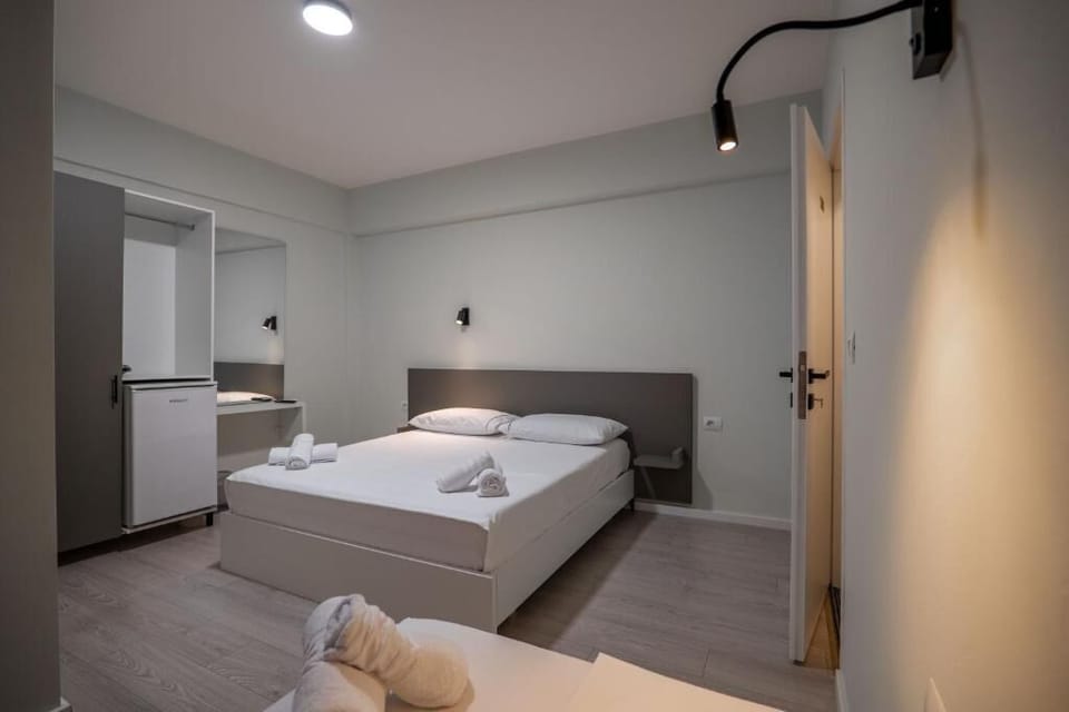 Triple Room with City View | Minibar, free WiFi, bed sheets