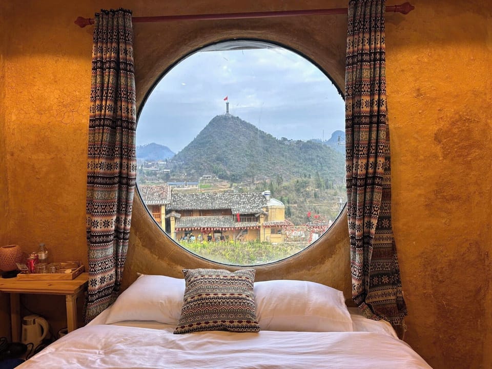 Double Room, Mountain View | Desk, WiFi (free), bed sheets