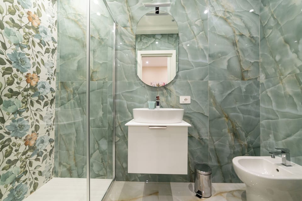 Standard Triple Room, Balcony, Courtyard View | Bathroom | Shower, hair dryer, bidet, towels