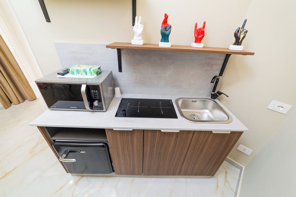 Standard Twin Room, Balcony, Courtyard View | Private kitchen | Mini-fridge
