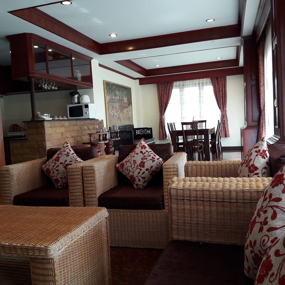 Executive Apartment, 3 Bedrooms | Living area