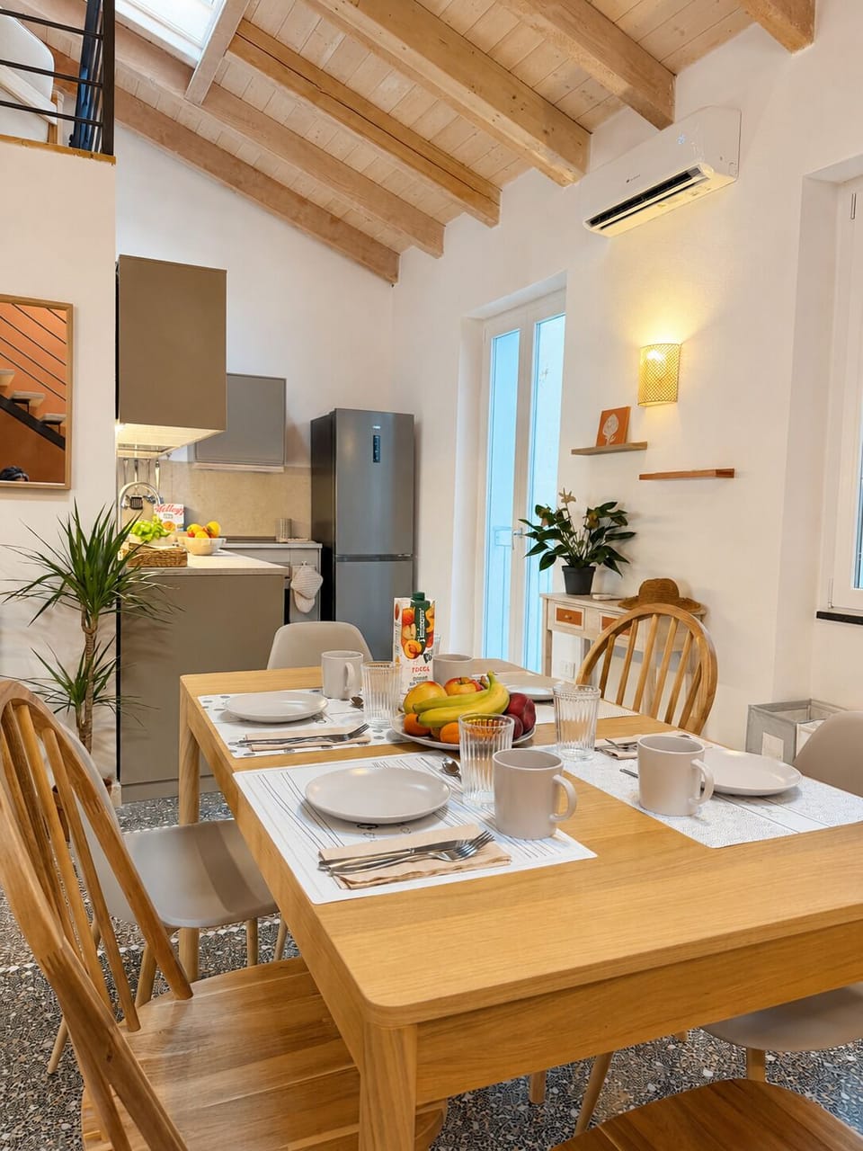 Deluxe Apartment, 2 Bedrooms, Air conditioning, City View | Living area