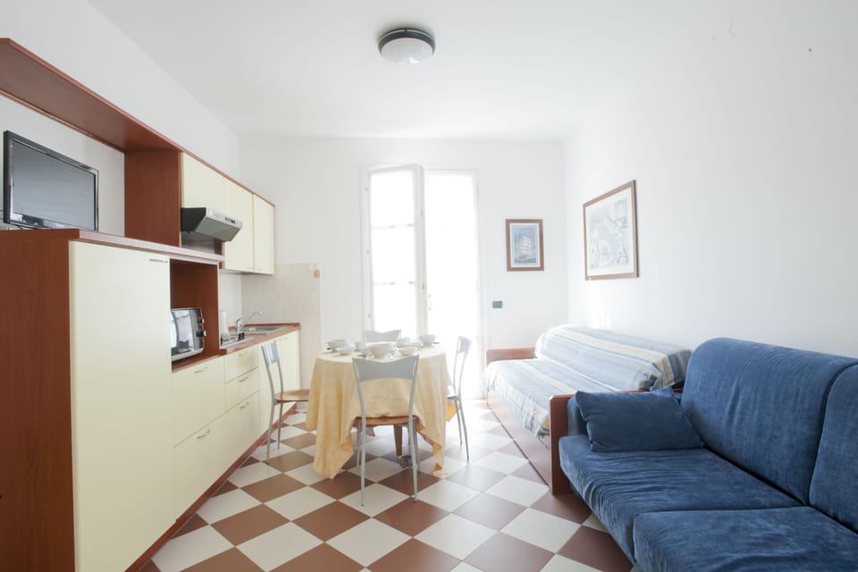 Apartment, 1 Bedroom (5pax) | Living area