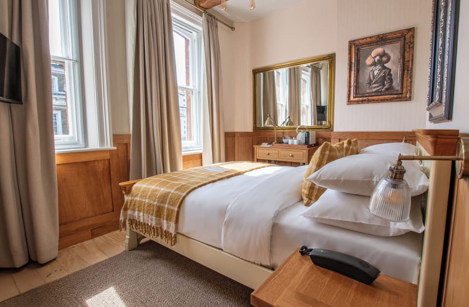 Deluxe Double Room | In-room safe, desk, laptop workspace, iron/ironing board