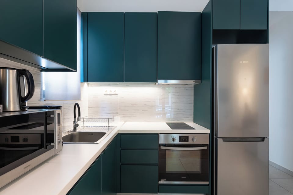 Apartment, 2 Bedrooms, Kitchen, City View | Private kitchen | Full-size fridge, microwave, oven, stovetop