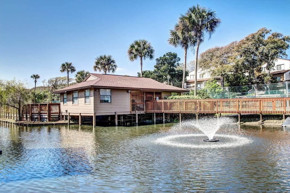 Condo, 2 Bedrooms | Exterior