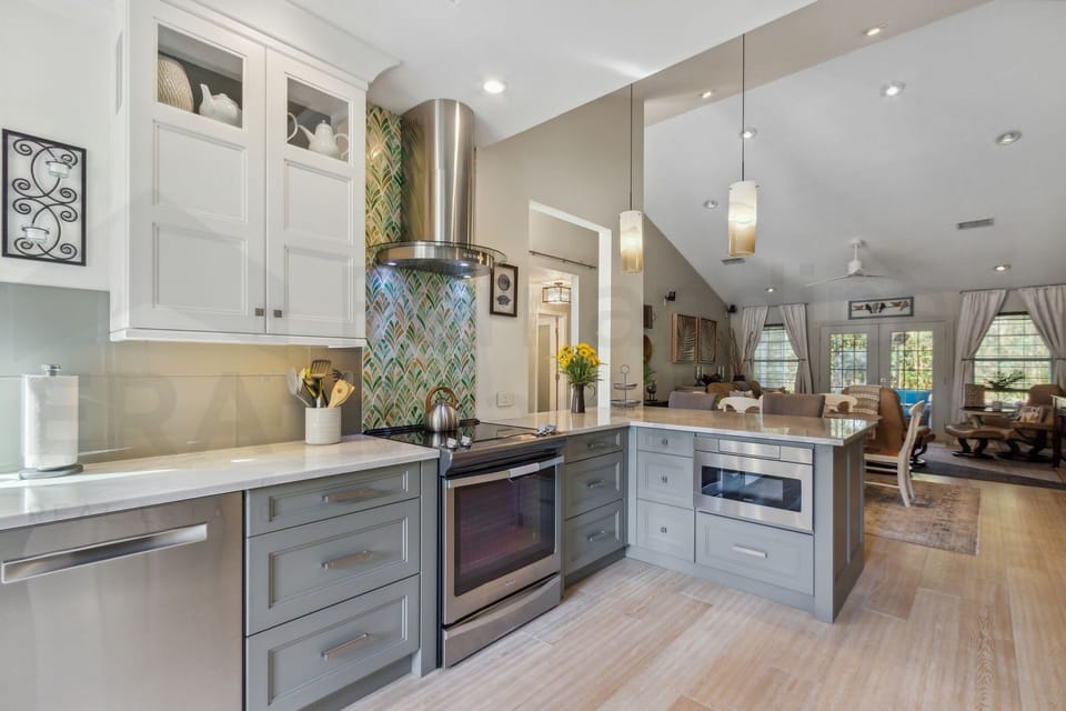 House, 3 Bedrooms | Private kitchen | Fridge, oven, coffee/tea maker