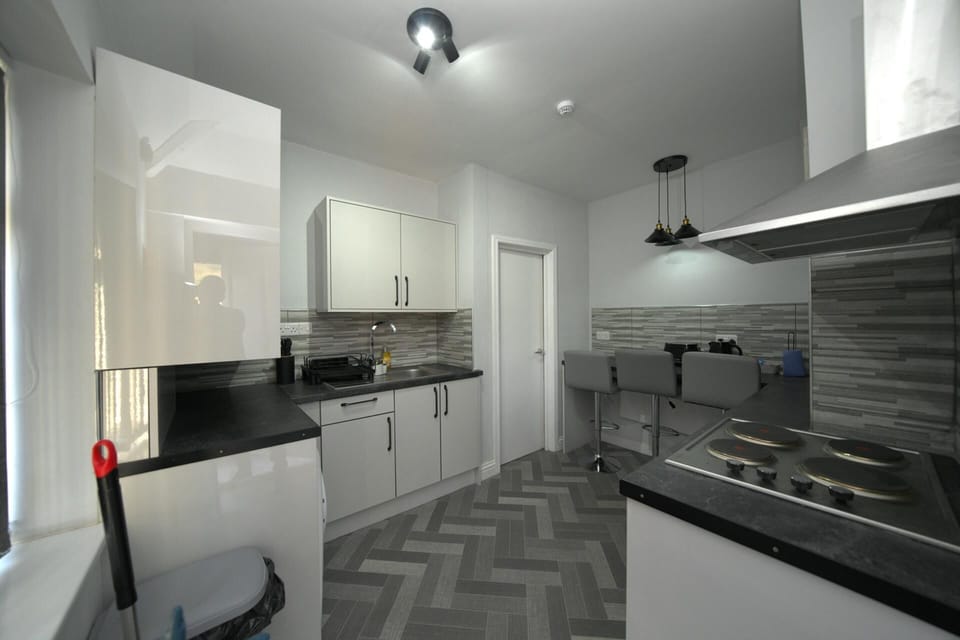Apartment | Private kitchen | Fridge, microwave, oven, stovetop