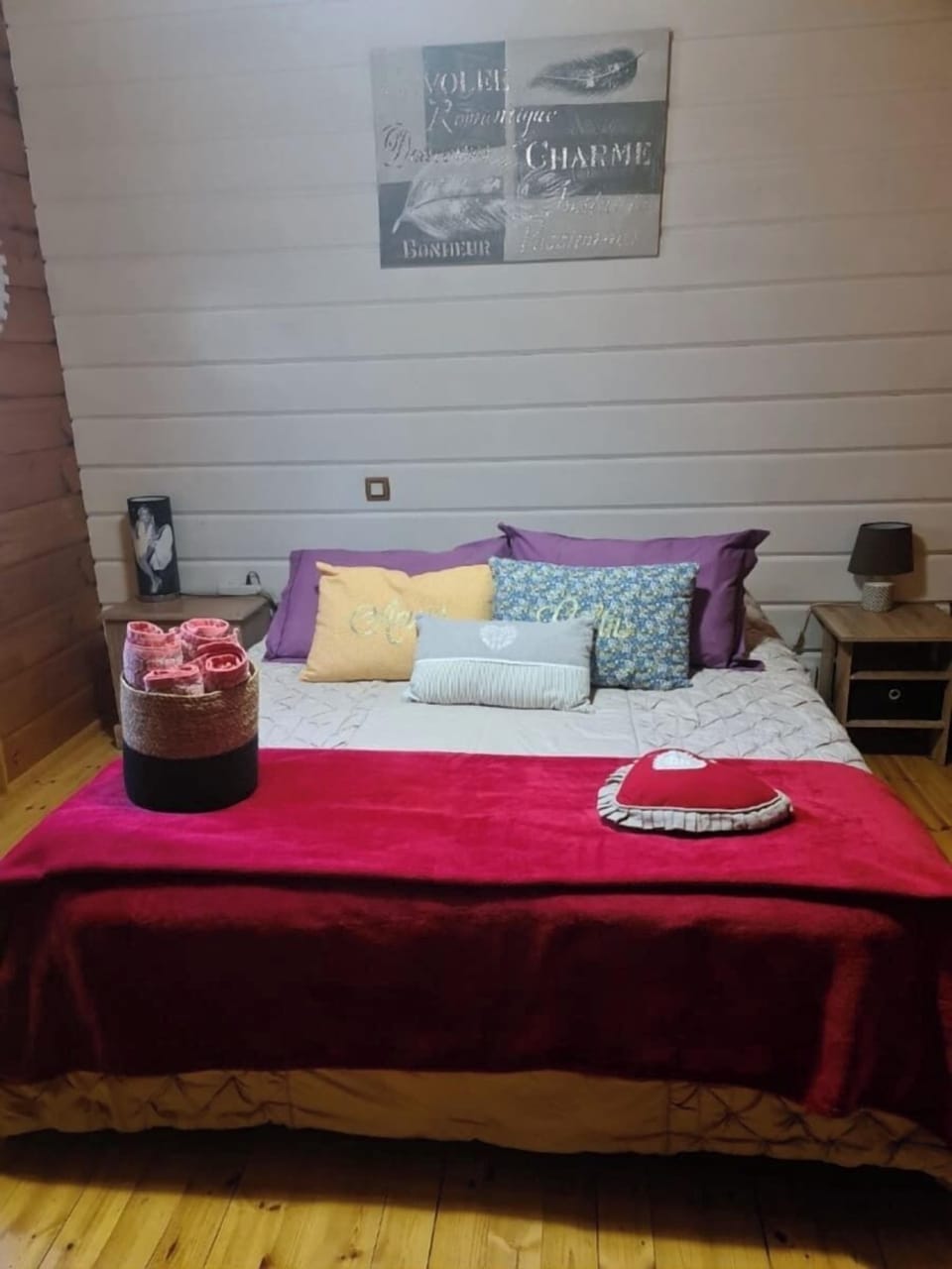 Comfort Room, 1 Queen Bed, Non Smoking, Pool View | Iron/ironing board (on request), WiFi (free)
