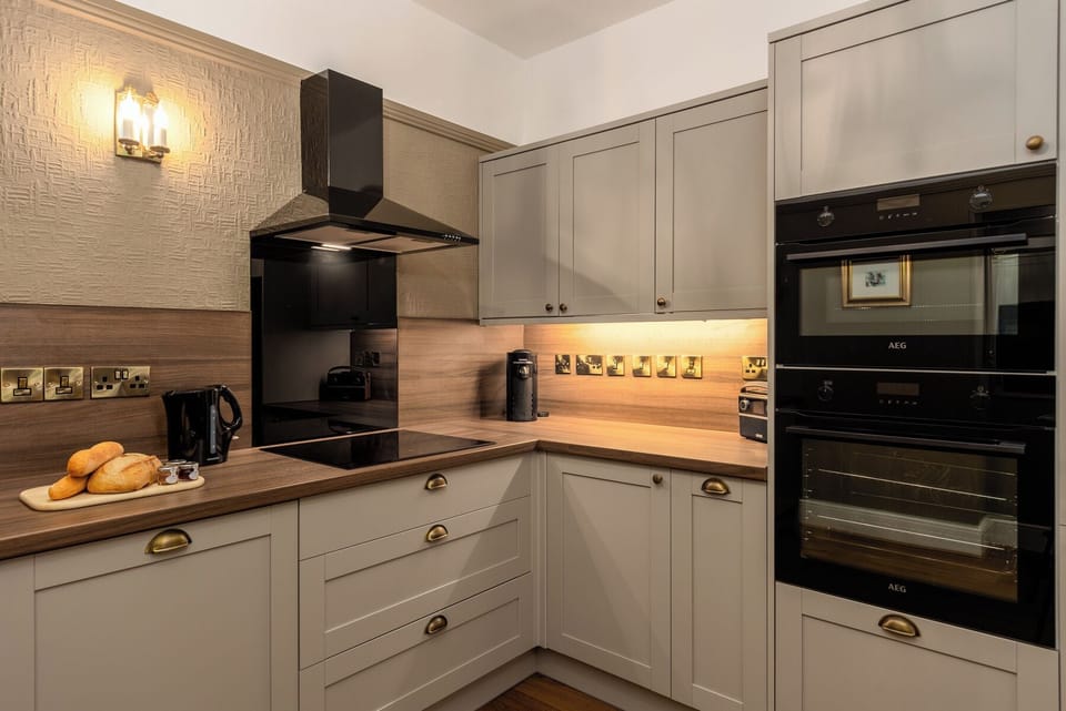 Dishwasher, cookware/dishes/utensils