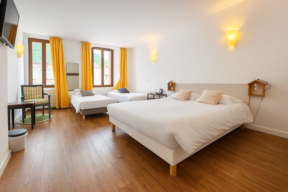 Superior Studio | In-room safe, desk, soundproofing, iron/ironing board