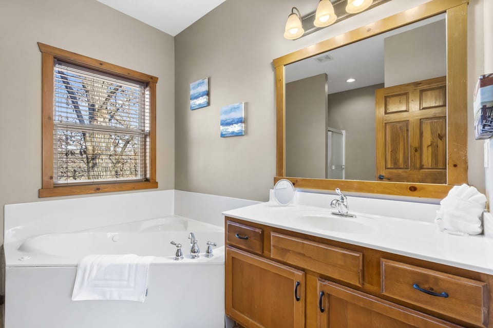 Serenity Oaks Stay for 16! House in Indian Point