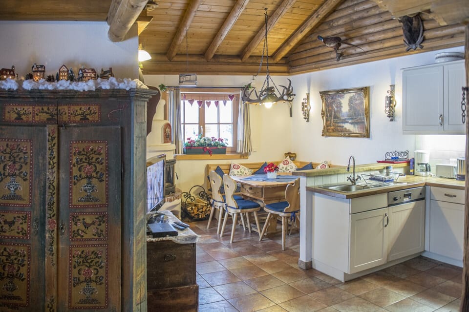 House | Private kitchen | Cookware/dishes/utensils