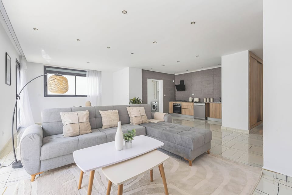 Basic Apartment | Living area
