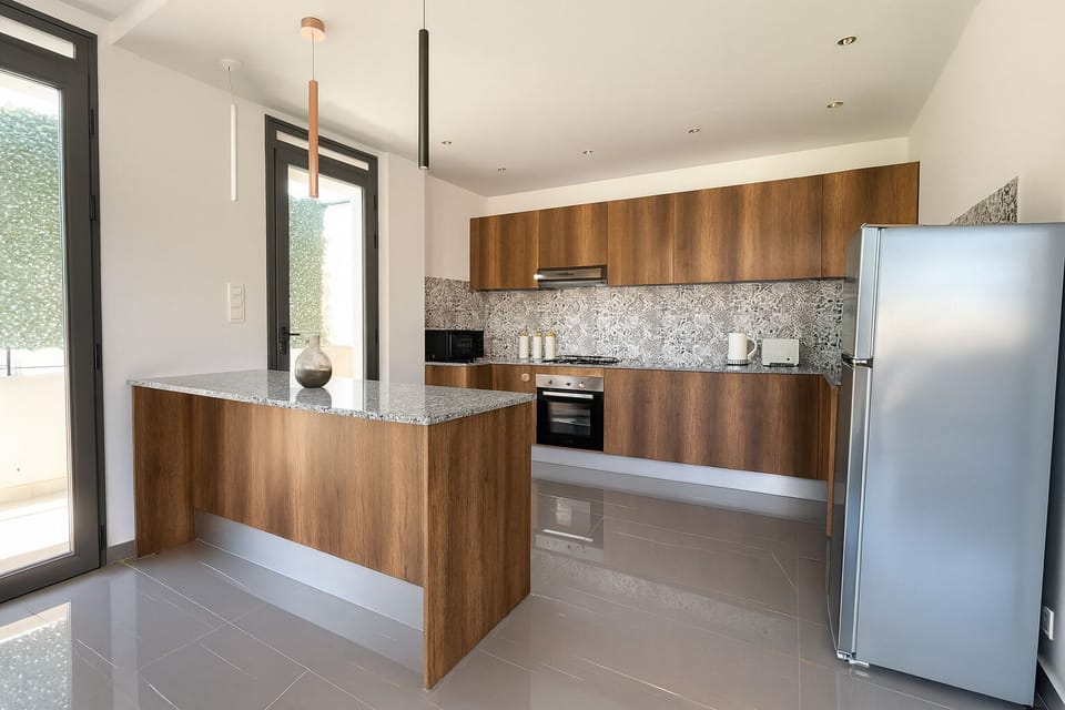 Basic Apartment | Private kitchen | Fridge, microwave, oven, stovetop