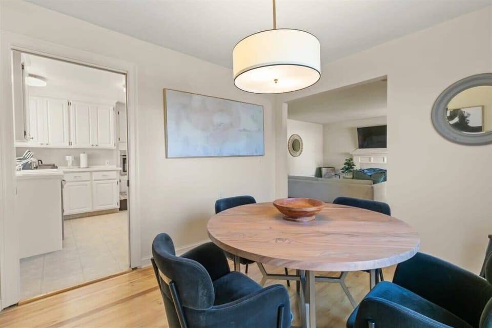 House, Garden View (3 Bedrooms) | In-room dining