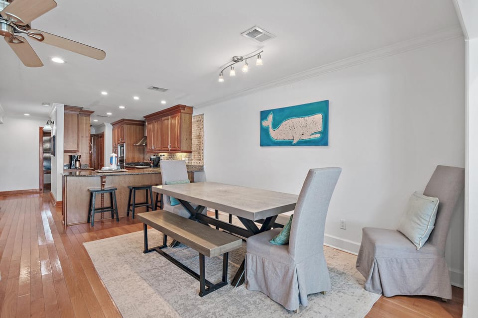 House, Multiple Beds (Green Reef #8- Beachy Keen) | Dining