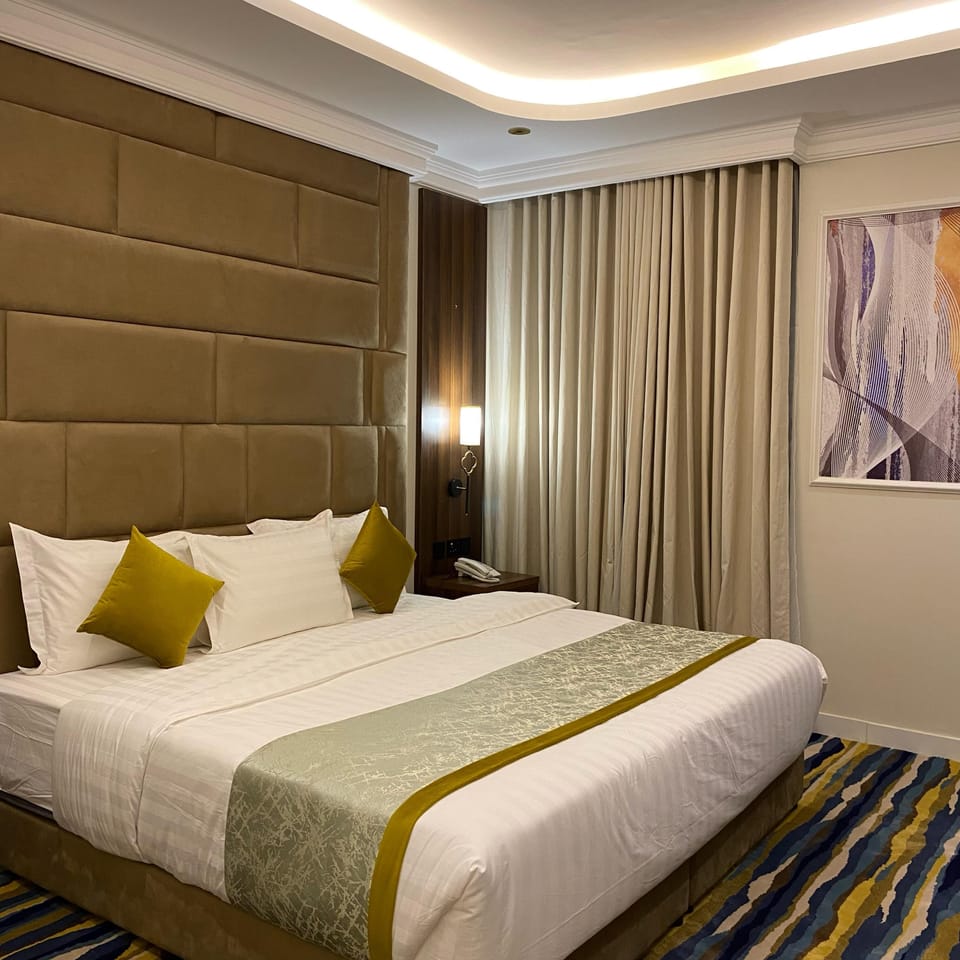 Deluxe Double Room | In-room safe, iron/ironing board, WiFi (free)