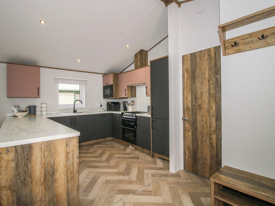 Cottage | Private kitchen | Fridge, microwave, dishwasher, toaster