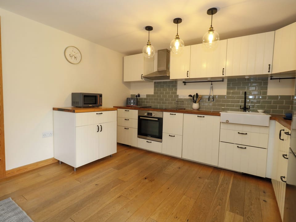 Dishwasher, cookware/dishes/utensils