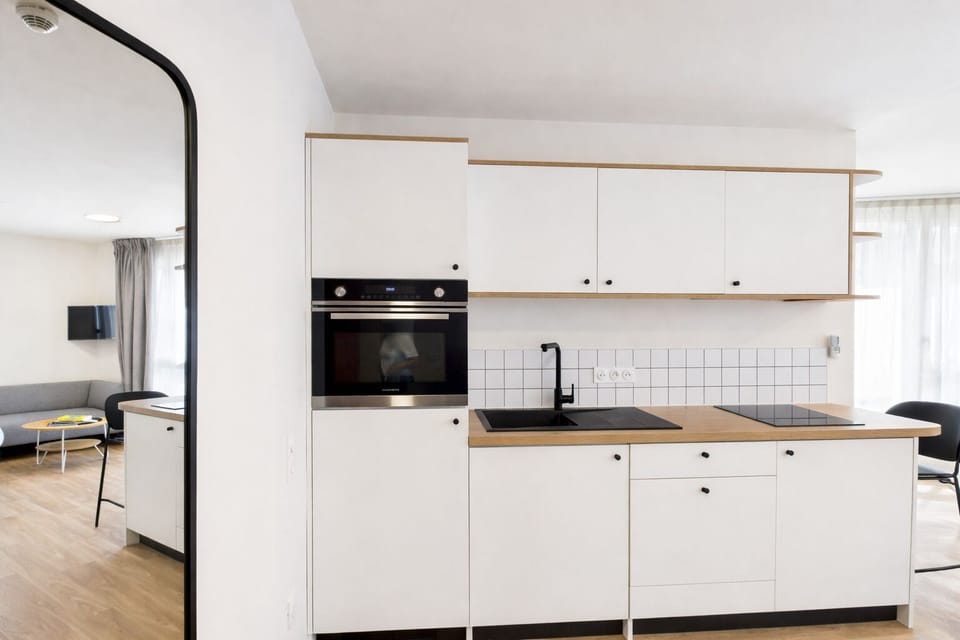Appart M Premium | Individually furnished, desk, laptop workspace, soundproofing