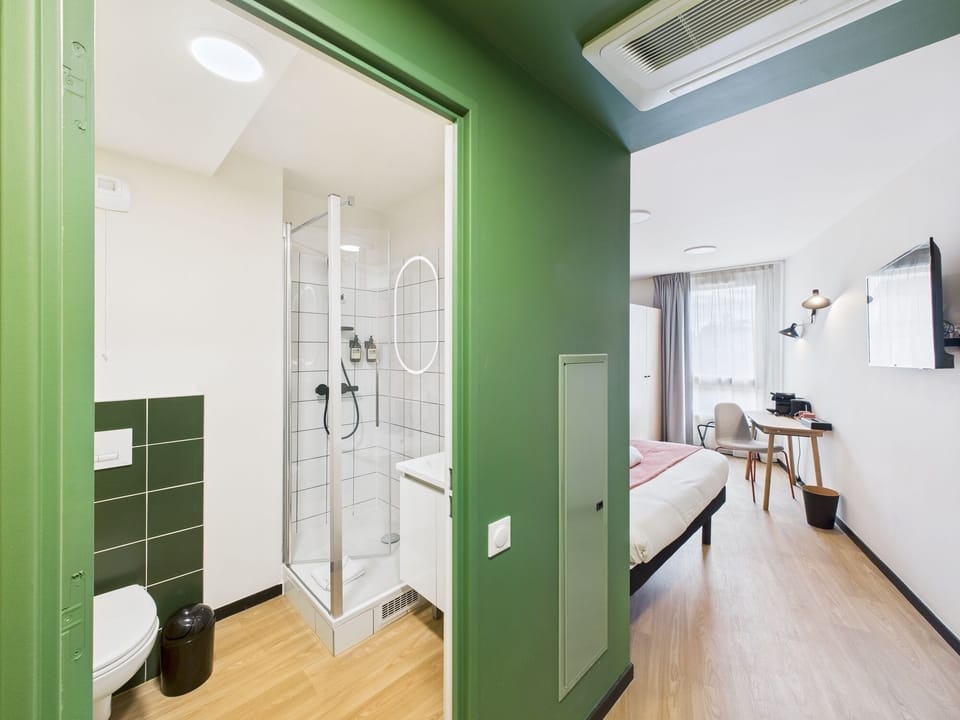 Standard Double Room | Bathroom | Shower, free toiletries, hair dryer, towels