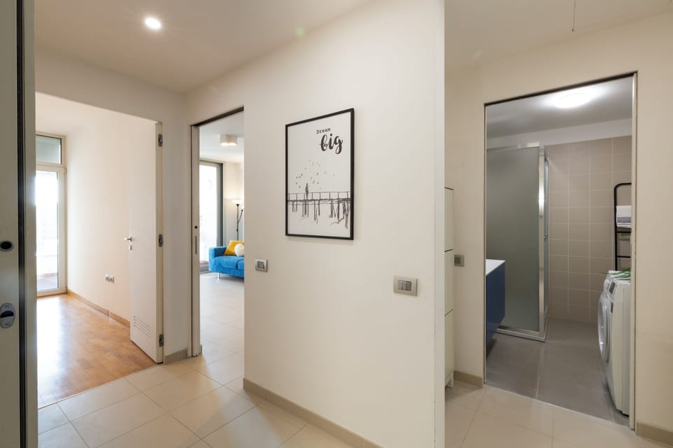 Deluxe Apartment | Bathroom | Shower, free toiletries, hair dryer, bidet